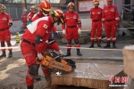 1月7日，狼群应急救援队队员进行安全破拆技能训练。 - 浙江新闻网