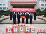 杭州警方获雅加达警方捐赠的物资。　杭州警方 供图 - 浙江新闻网