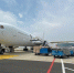 满载一次性防护口罩的航班在温州龙湾机场整装待发。朱斌供图 - 浙江新闻网