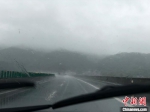 宁波境内高速公路降雨较大。　林波　摄 - 浙江网