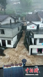 浙江遂昌受降雨影响发生洪涝 当地公安紧急救援 - 浙江新闻网