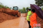 龙游县境内多处公路山体塌方，导致222省道及县道公路沐梧线交通中断 胡跃文 摄 - 浙江新闻网