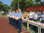 省新闻出版广电局送书进军营 - 新闻出版局